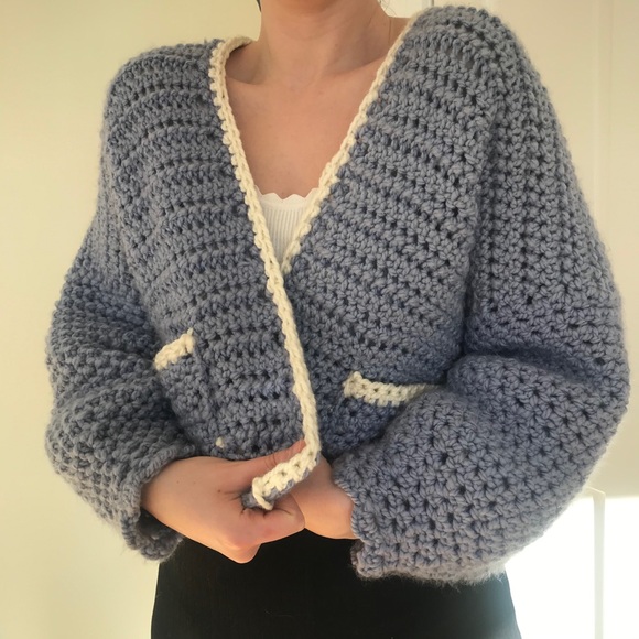 Handmade balloon-sleeve cardigan - Picture 3 of 4